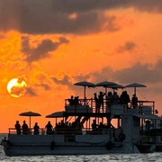 Catamarã Sunset | Planasub + Refeição